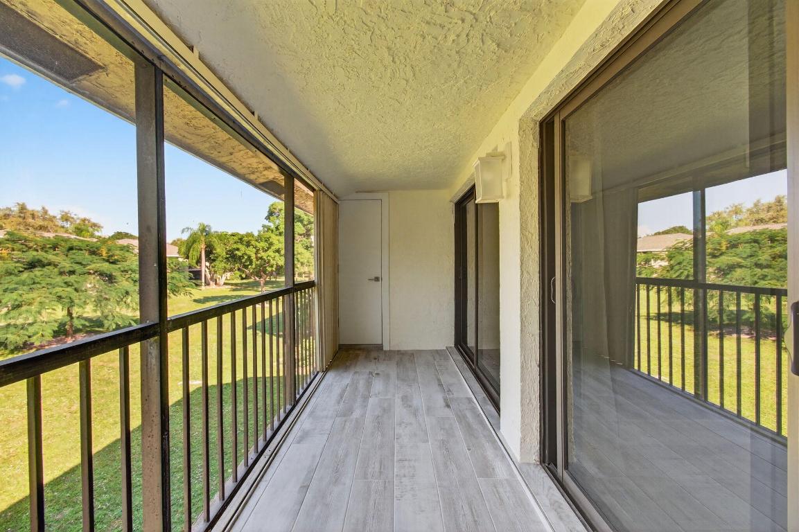 3939 NE 5th Avenue F201