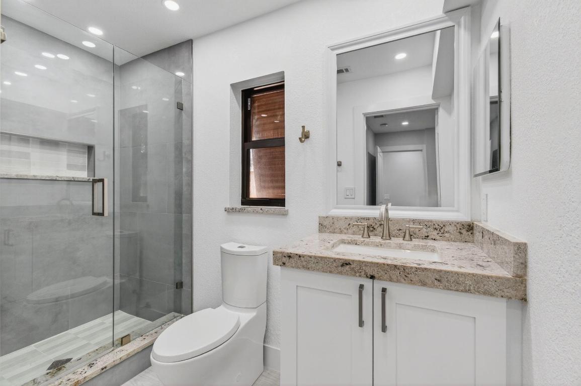 3939 NE 5th Avenue F201