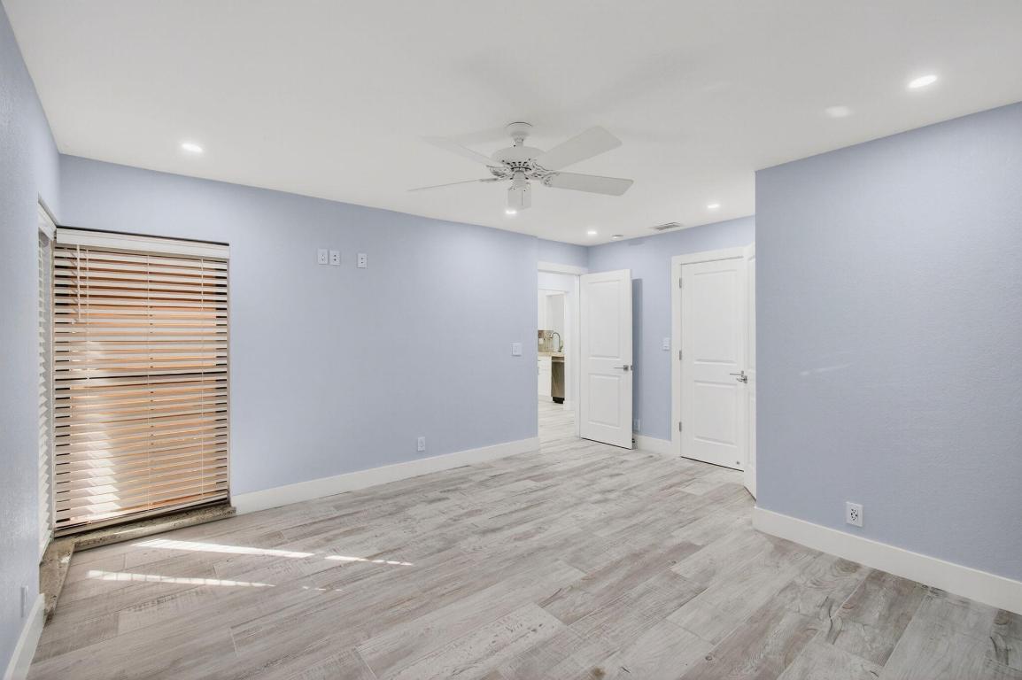 3939 NE 5th Avenue F201