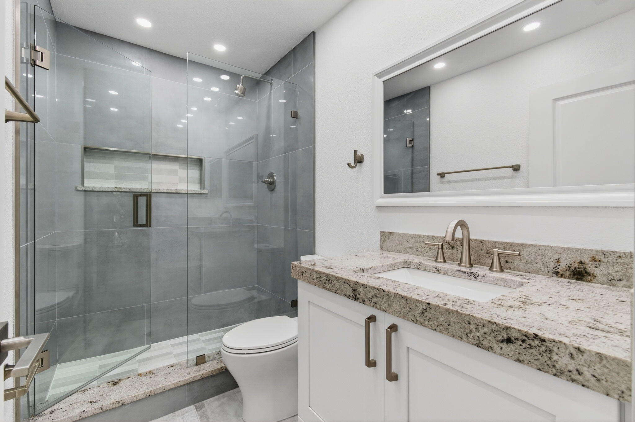 3939 NE 5th Avenue F201