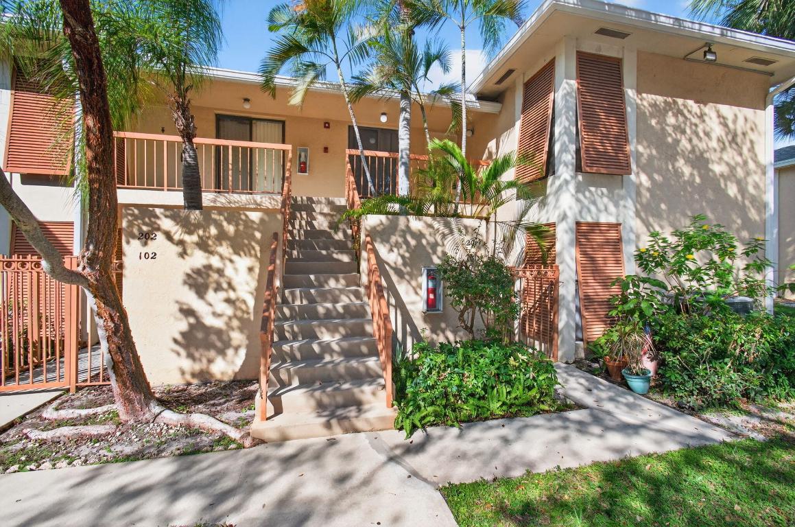 3939 NE 5th Avenue F201