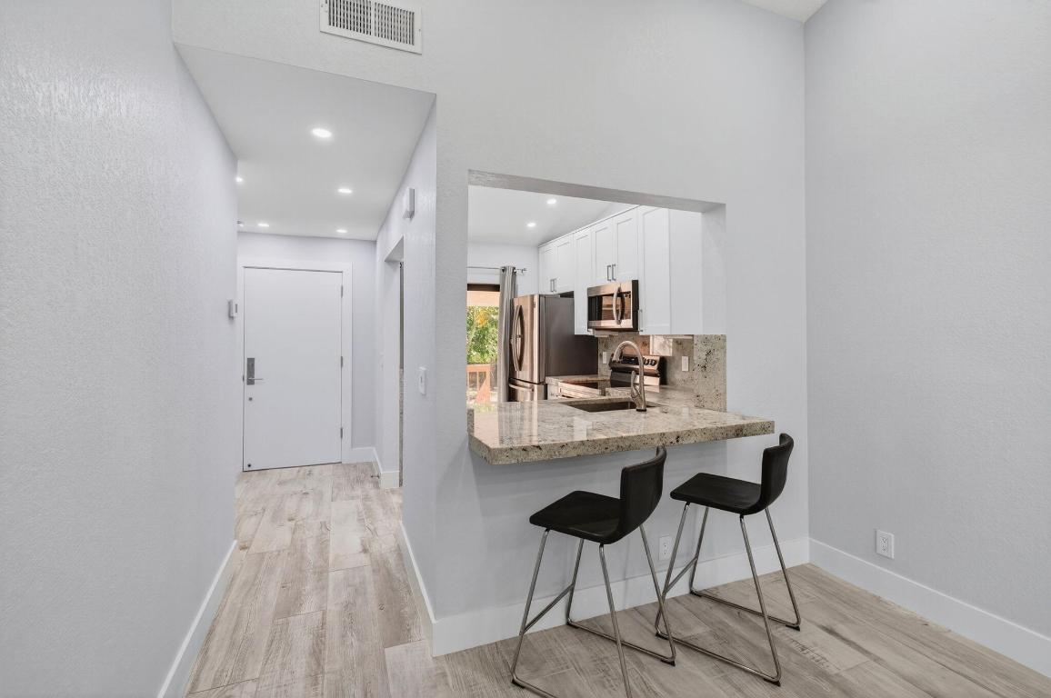 3939 NE 5th Avenue F201