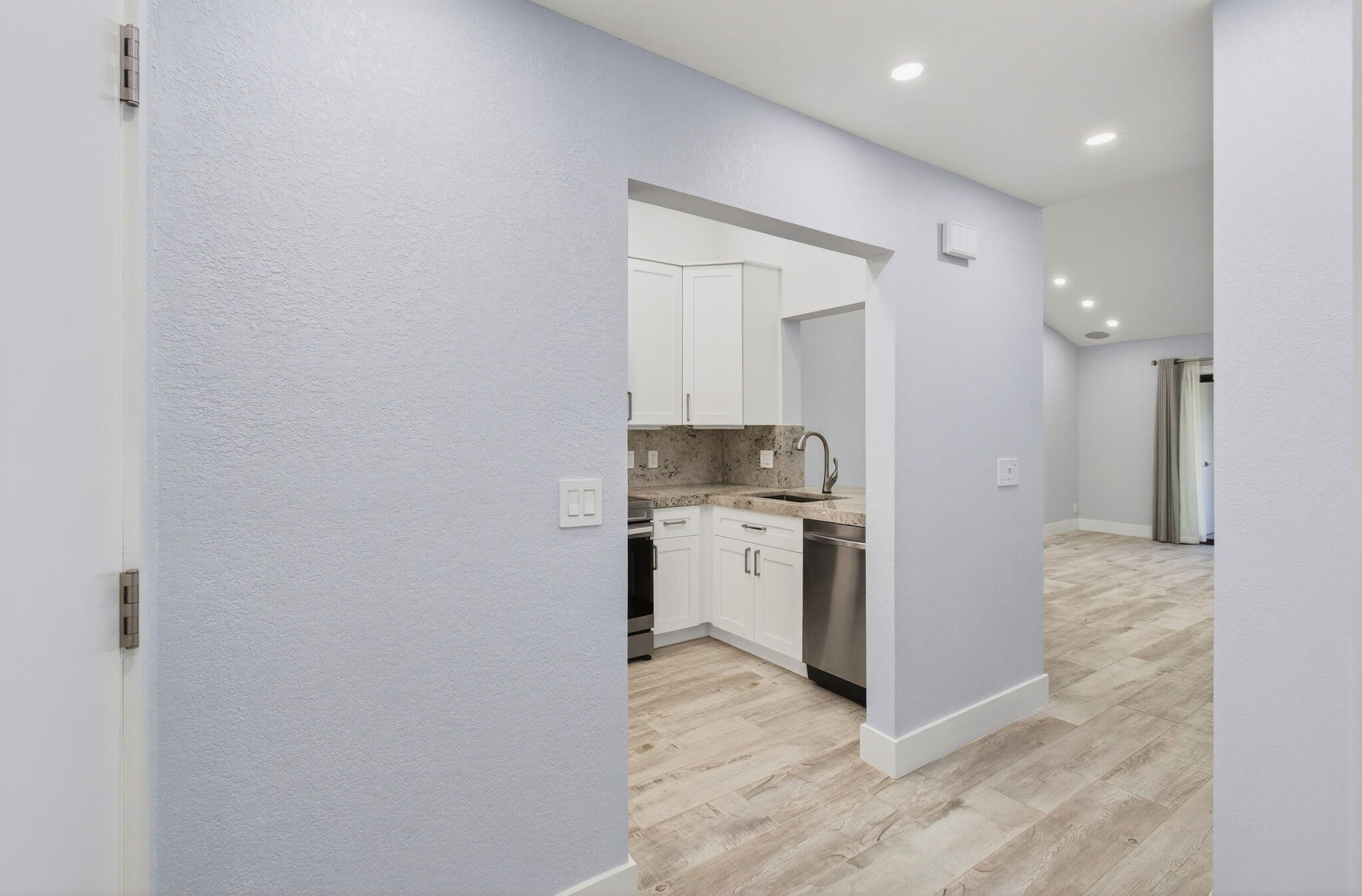 3939 NE 5th Avenue F201