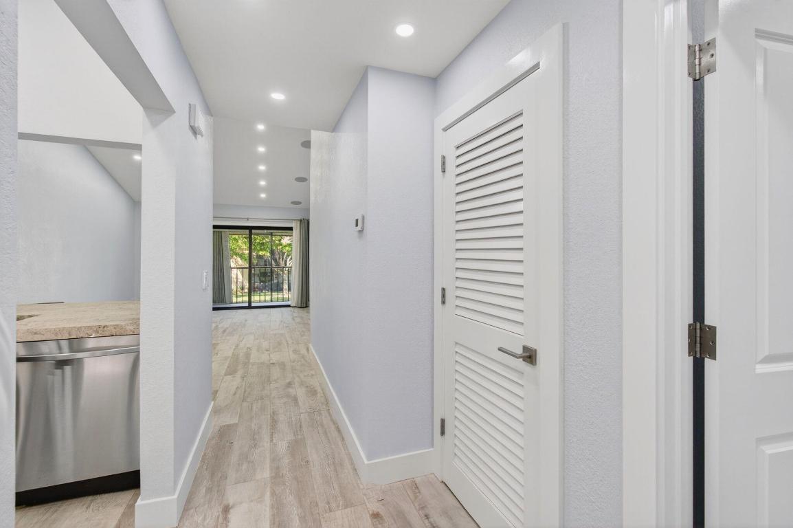 3939 NE 5th Avenue F201