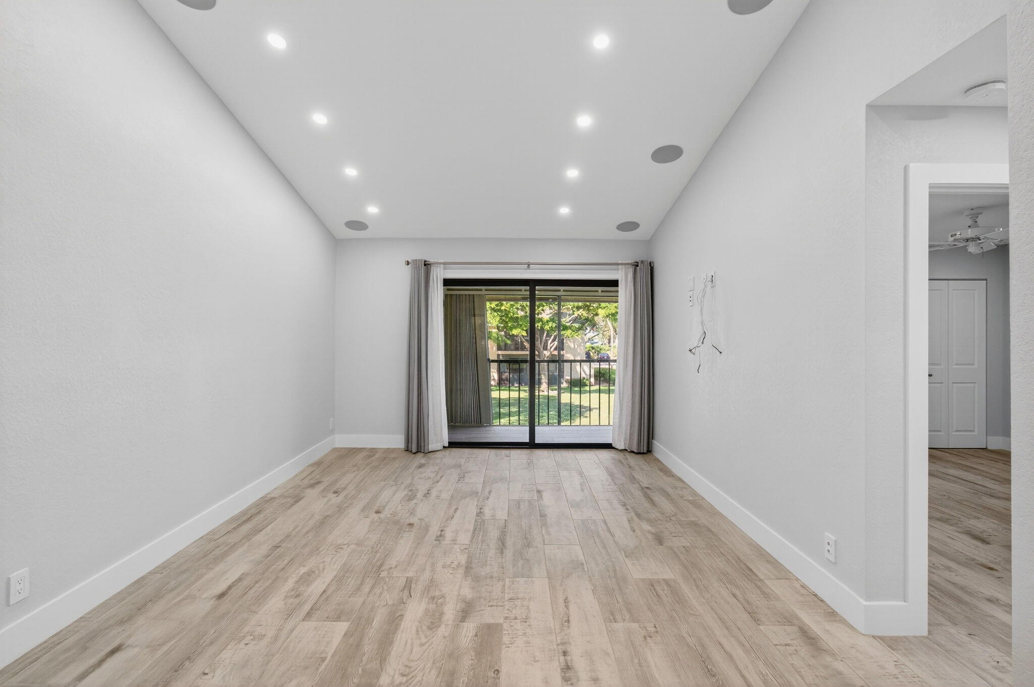 3939 NE 5th Avenue F201