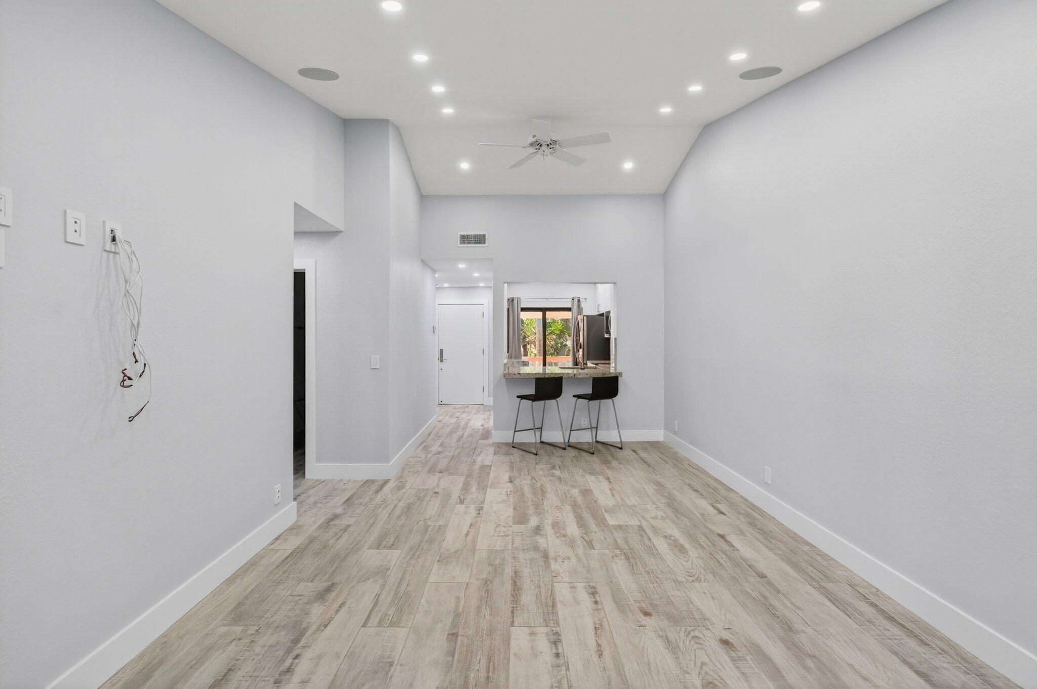 3939 NE 5th Avenue F201