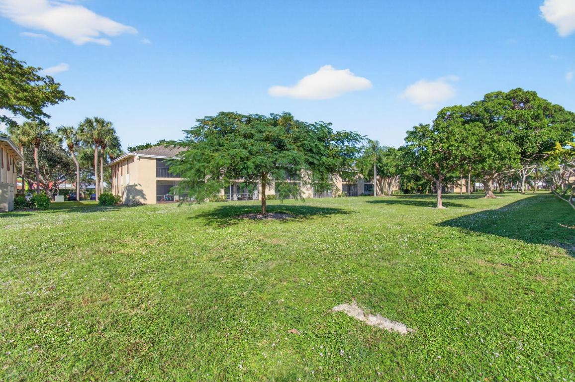 3939 NE 5th Avenue F201