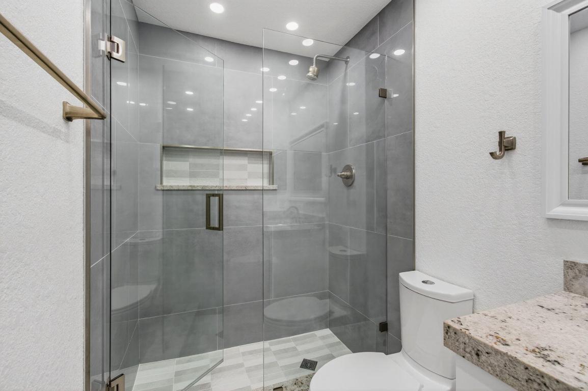 3939 NE 5th Avenue F201