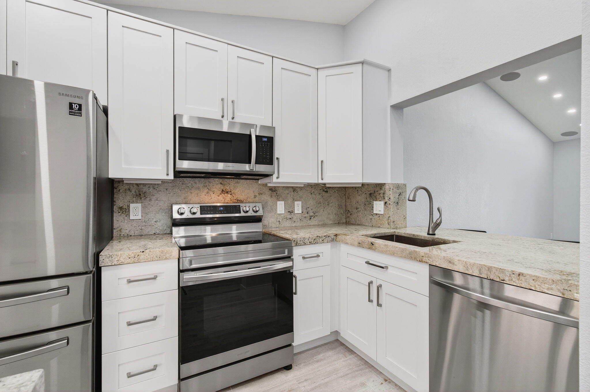 3939 NE 5th Avenue F201