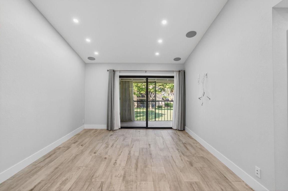 3939 NE 5th Avenue F201