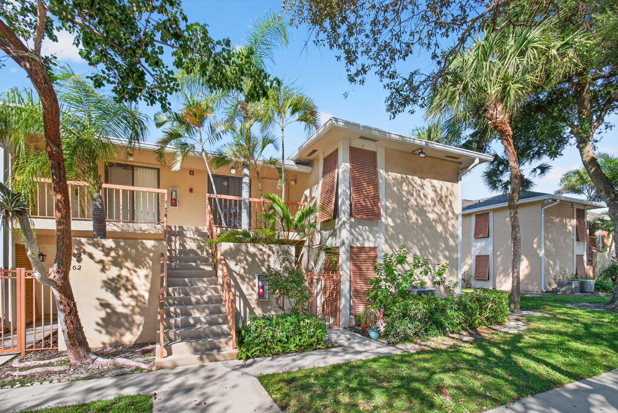 3939 NE 5th Avenue F201