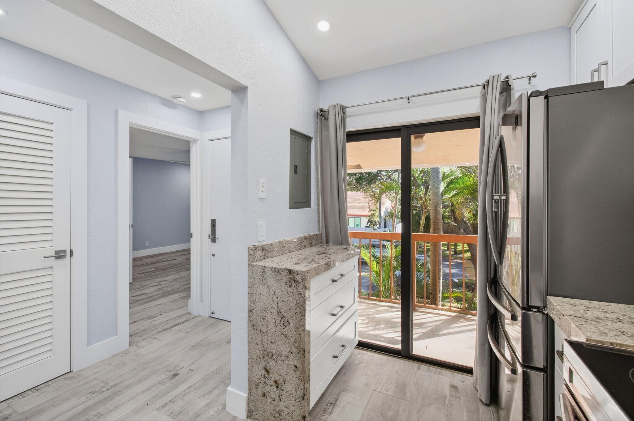 3939 NE 5th Avenue F201