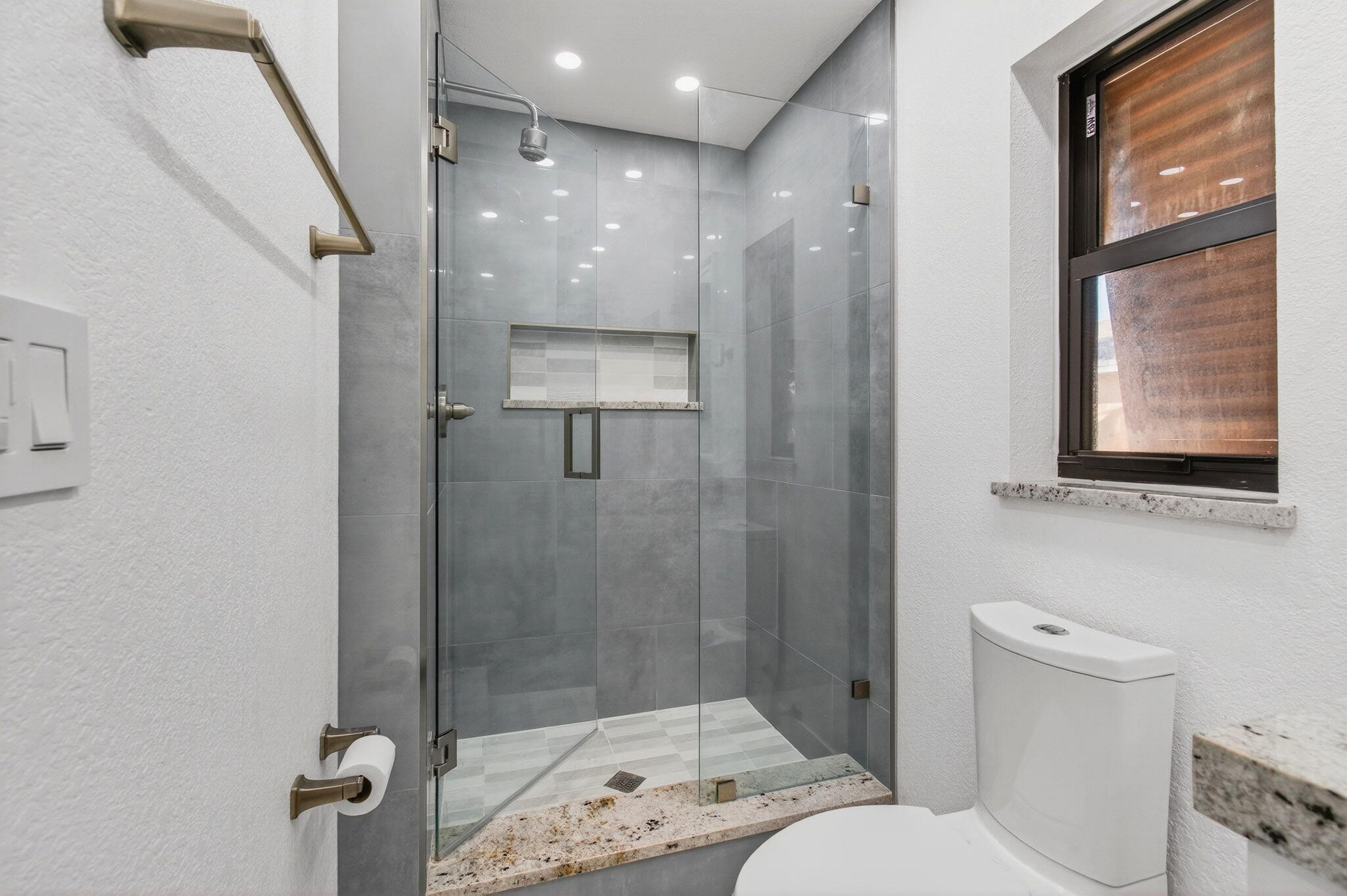 3939 NE 5th Avenue F201