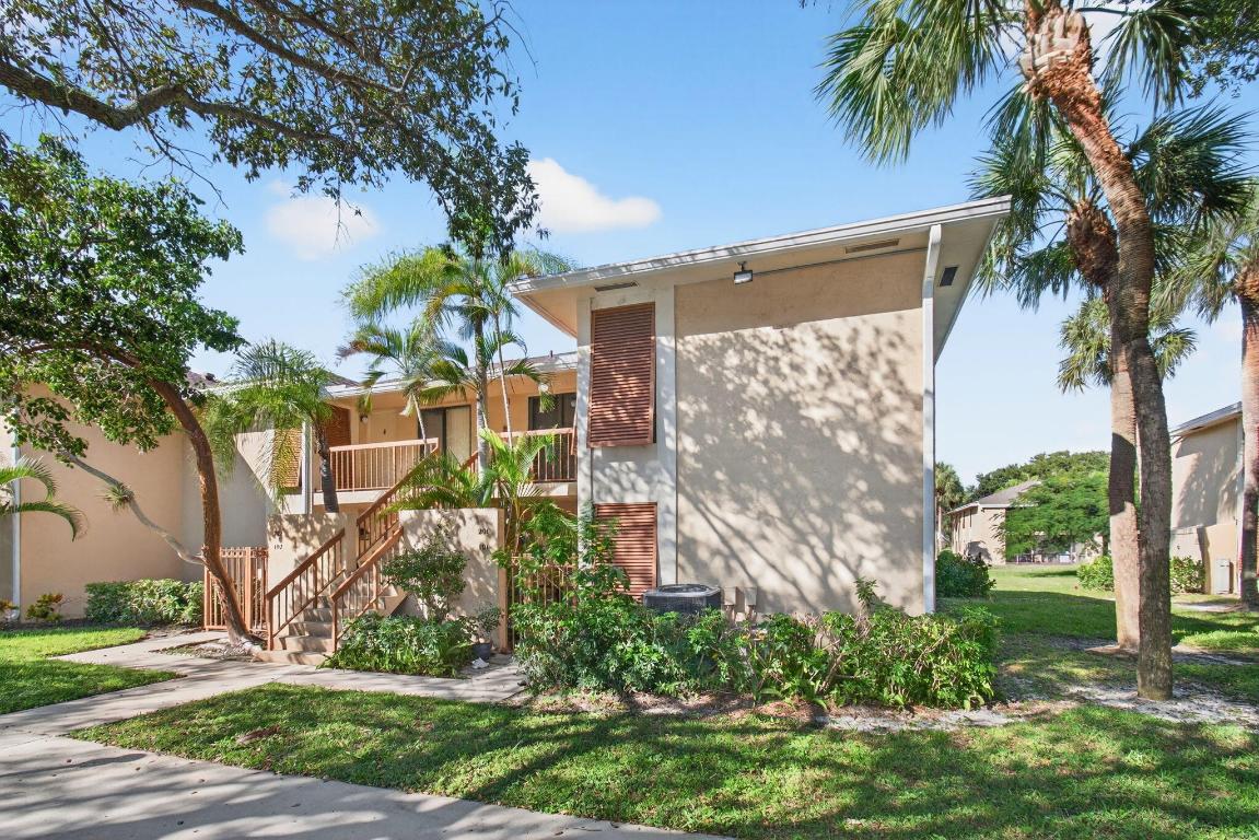 3939 NE 5th Avenue F201