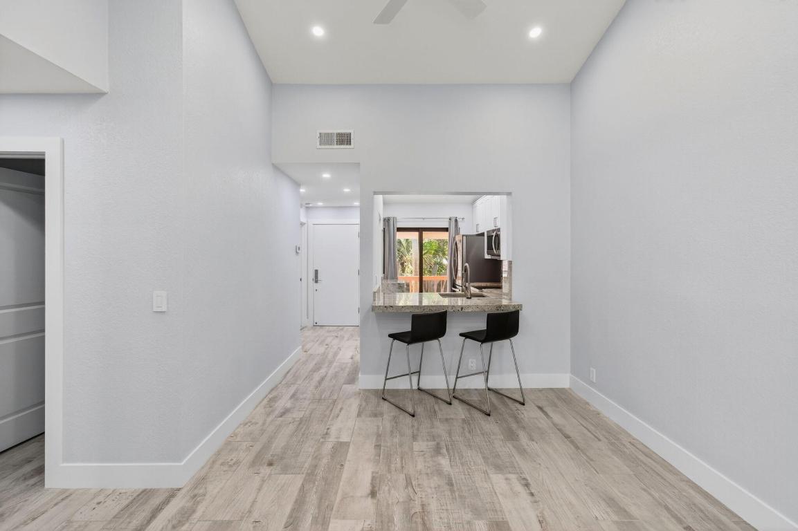 3939 NE 5th Avenue F201