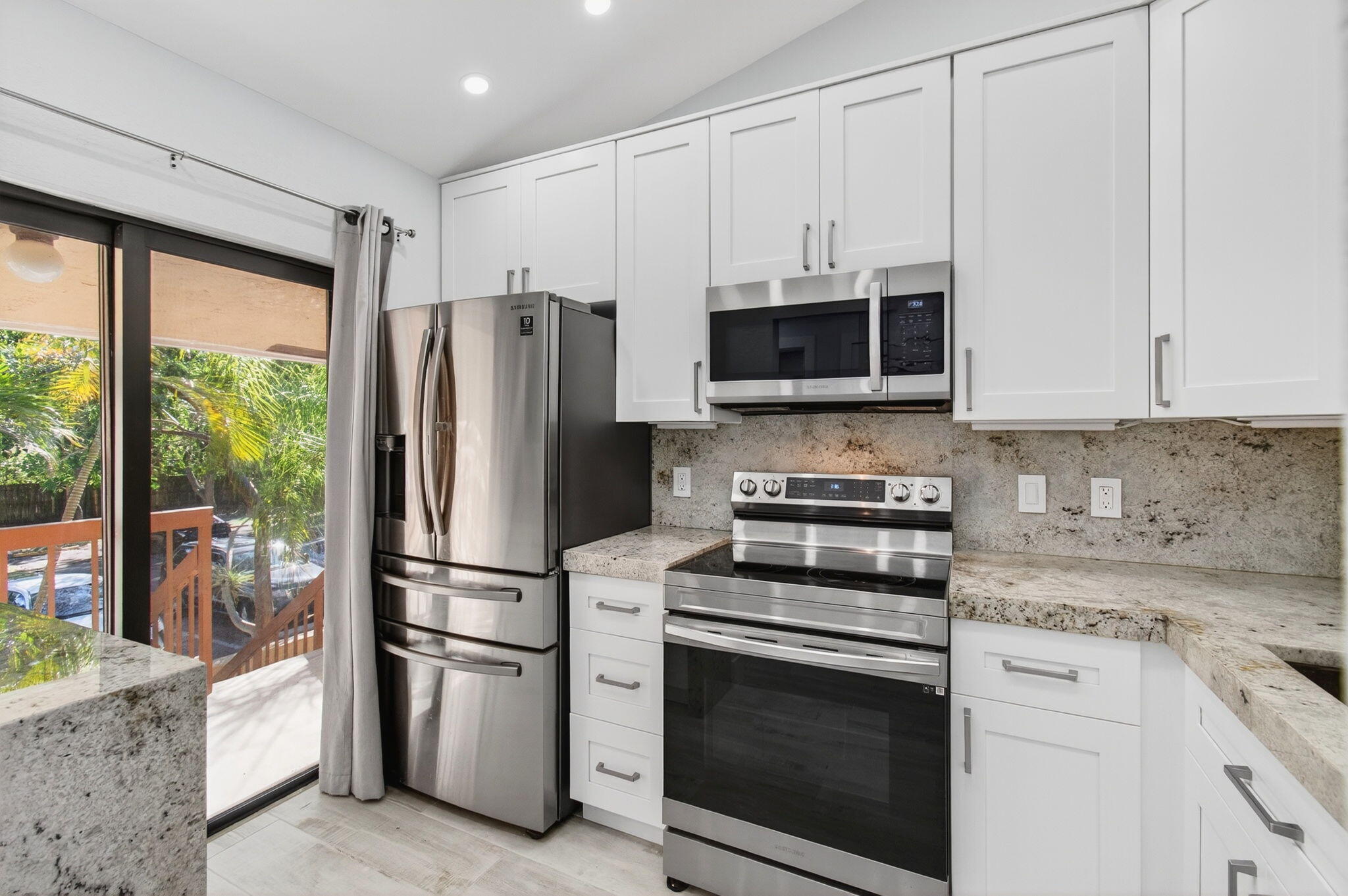 3939 NE 5th Avenue F201