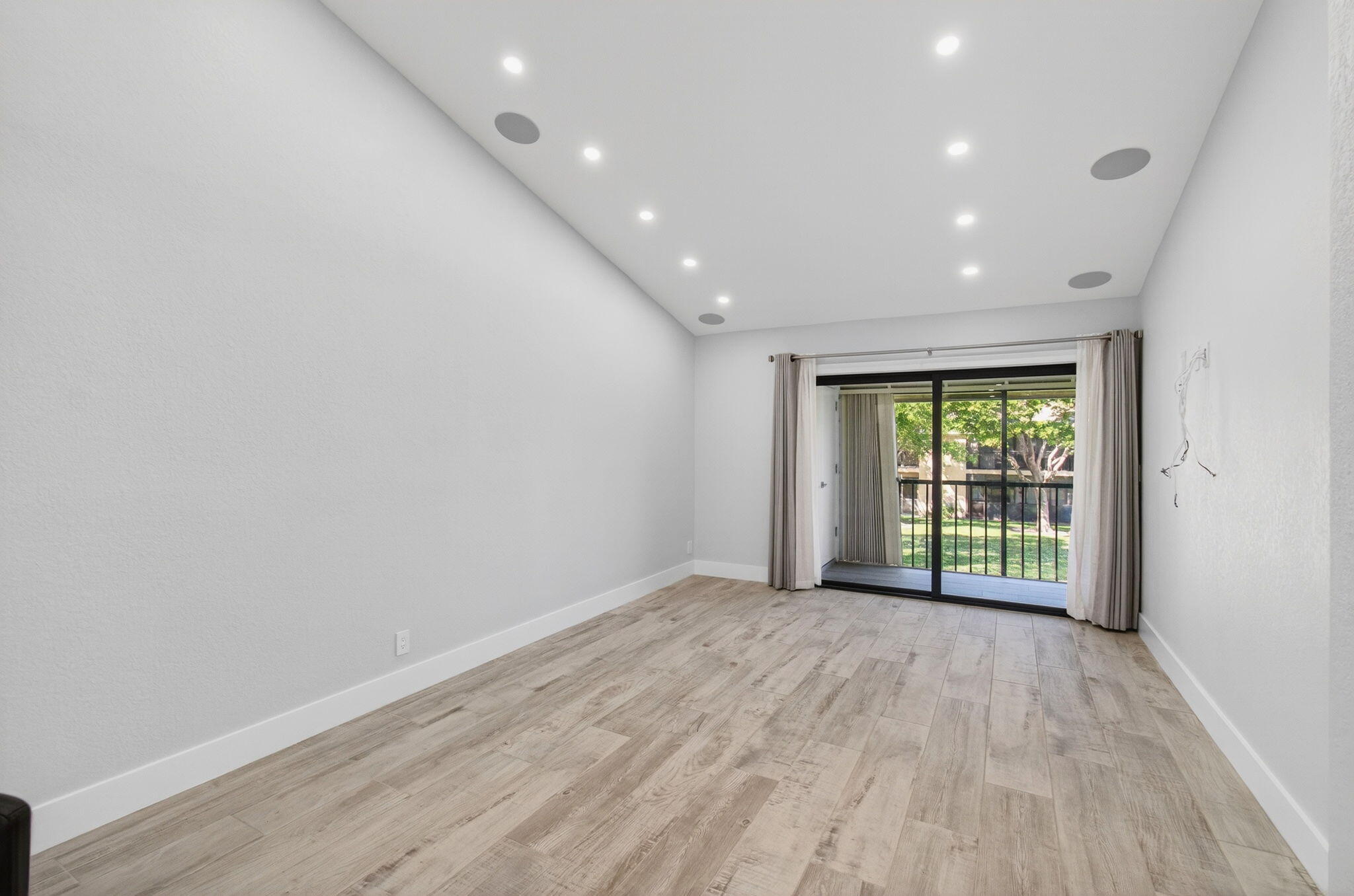 3939 NE 5th Avenue F201