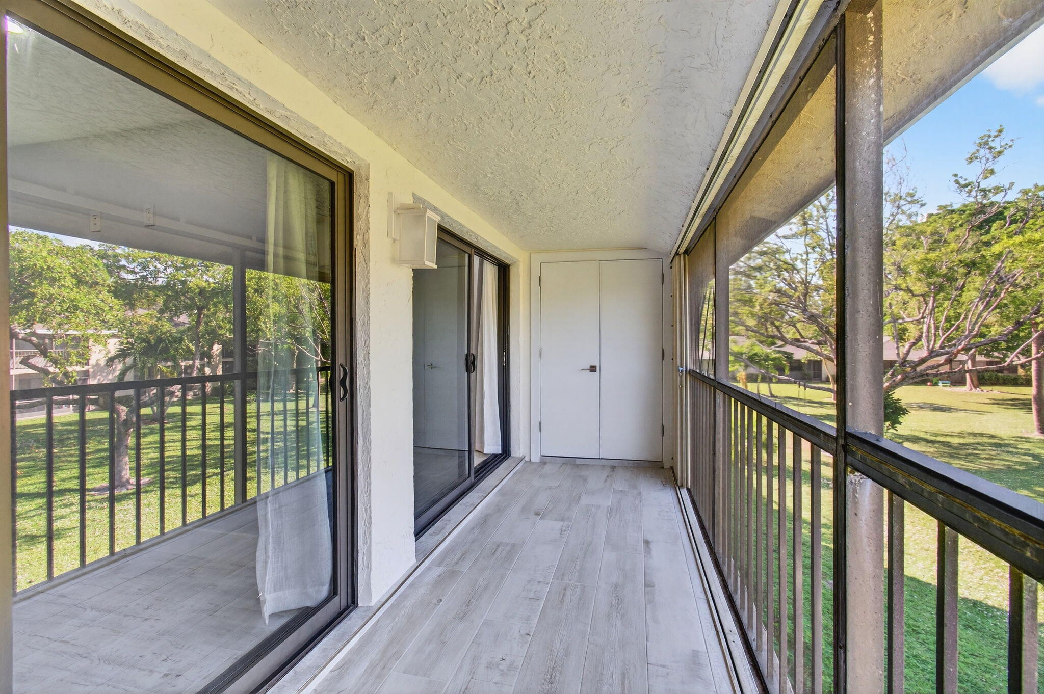 3939 NE 5th Avenue F201