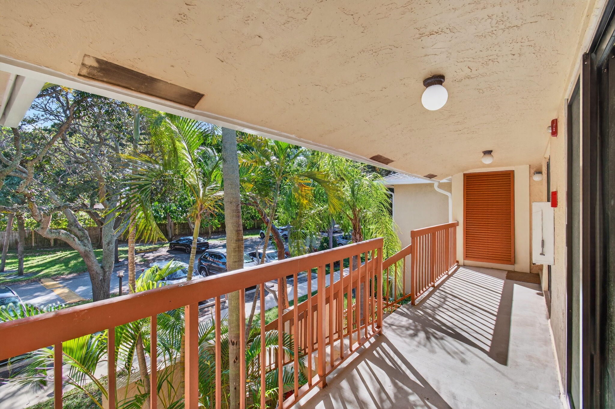 3939 NE 5th Avenue F201