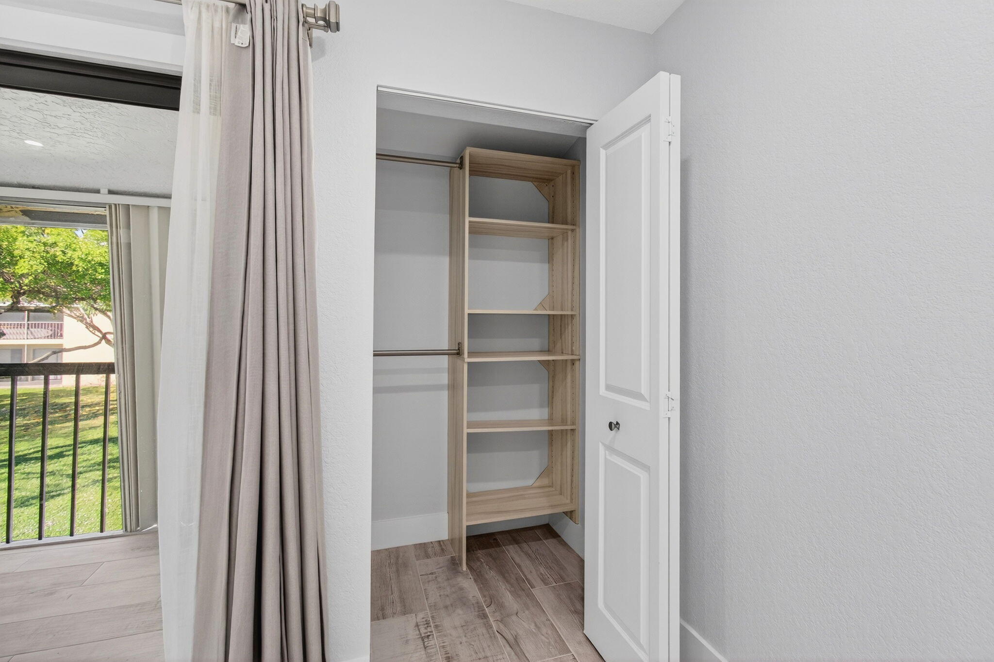 3939 NE 5th Avenue F201