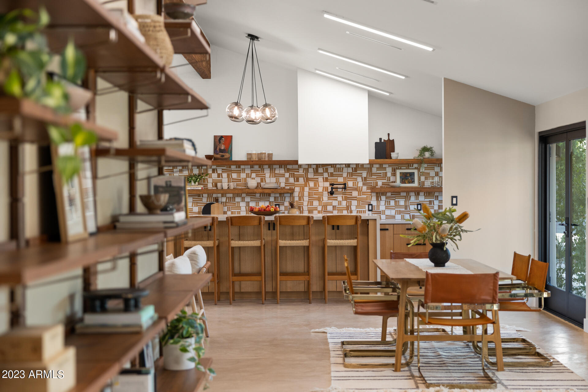 5519 E CALLE TUBERIA --