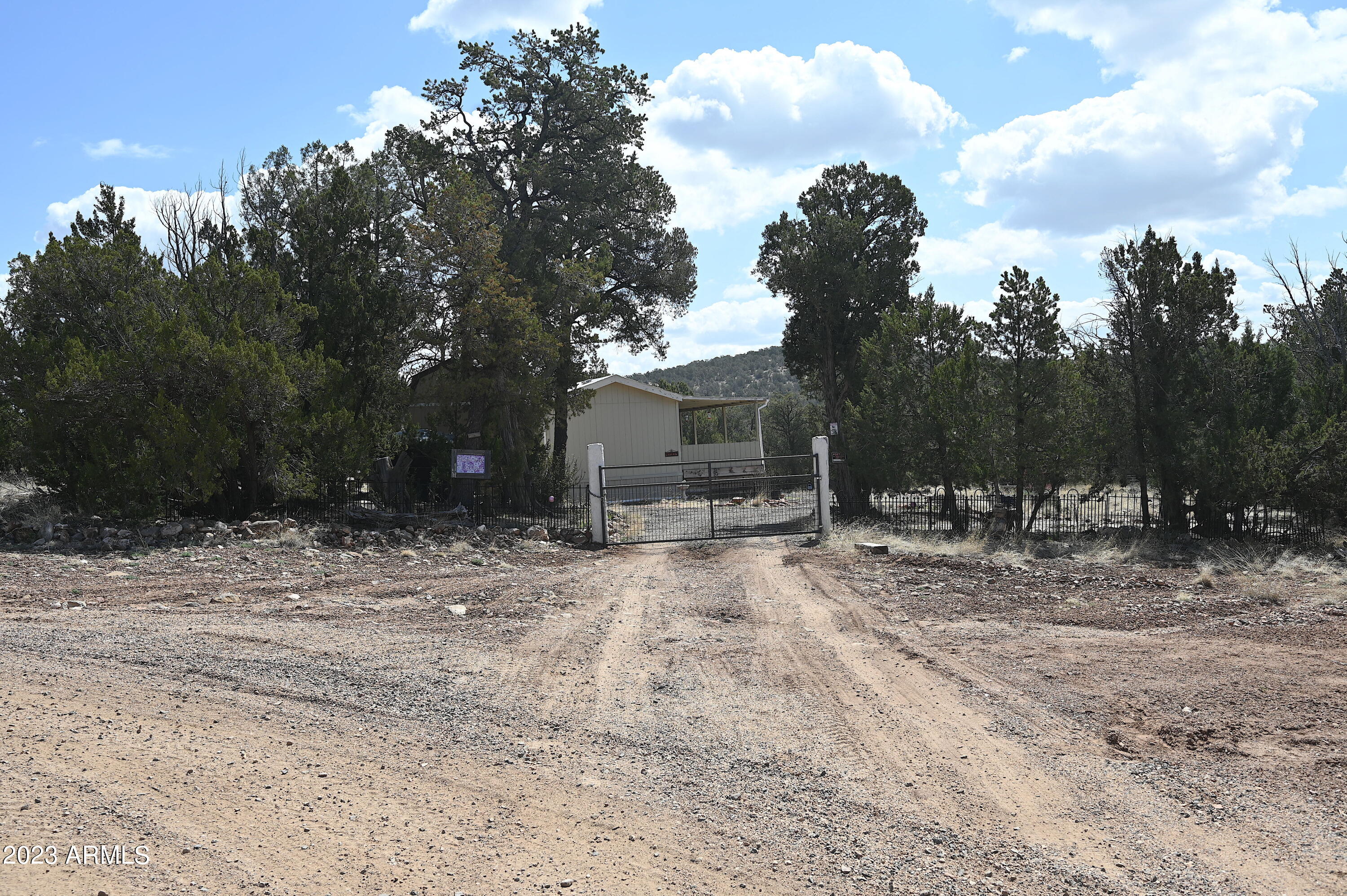 42225 N HONEY BEAR Street