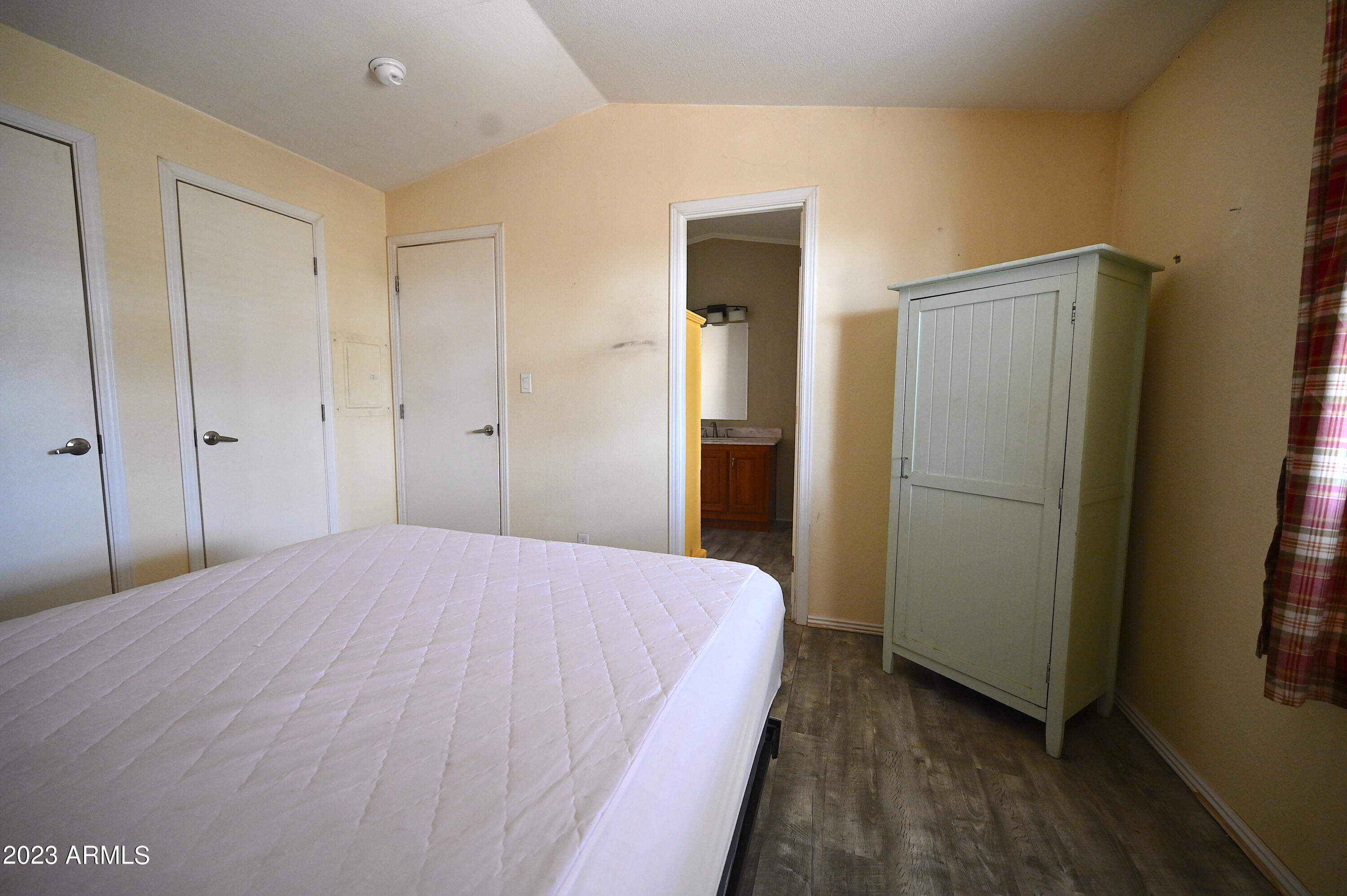 42225 N HONEY BEAR Street