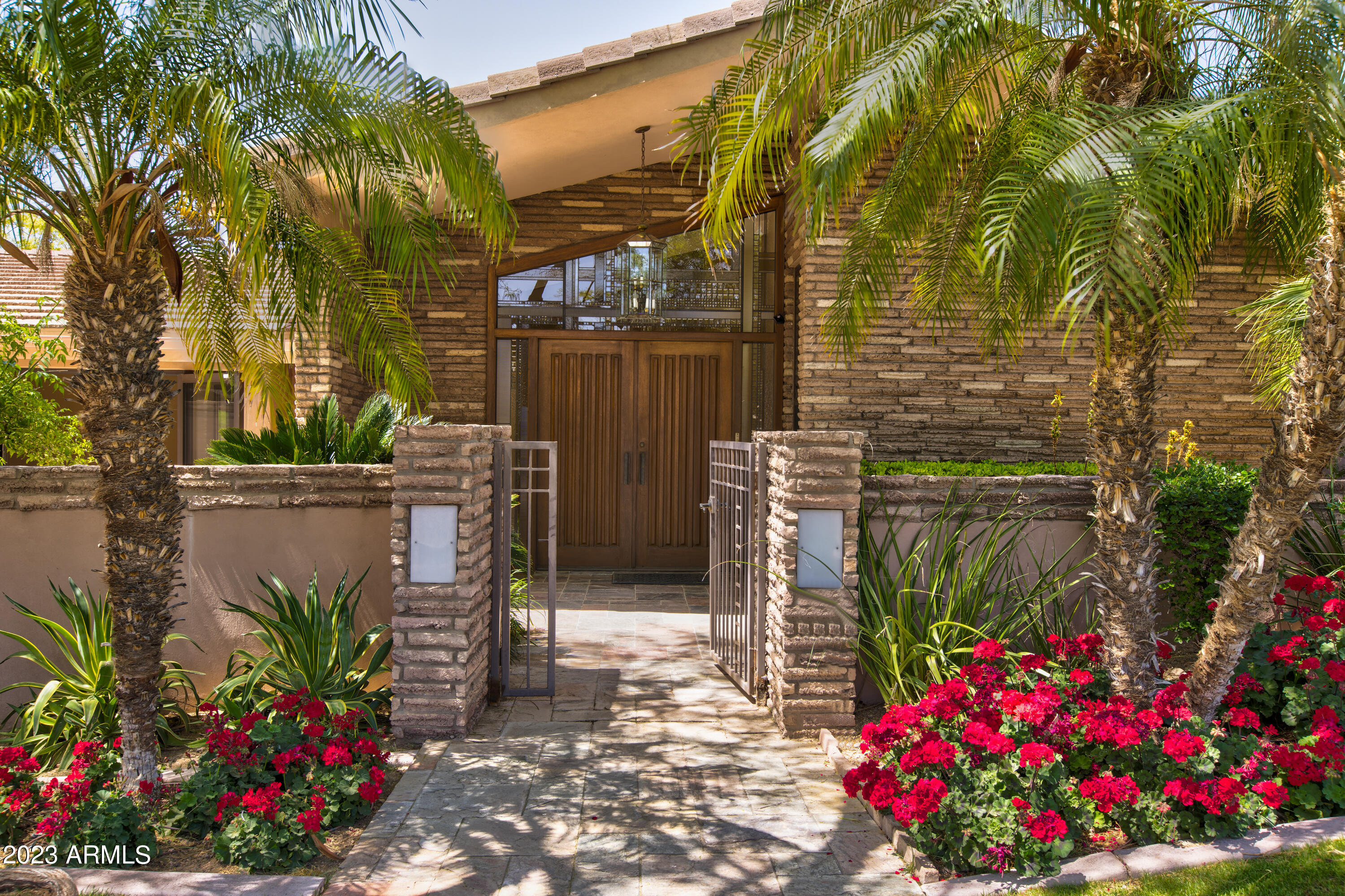 4221 E MCDONALD Drive