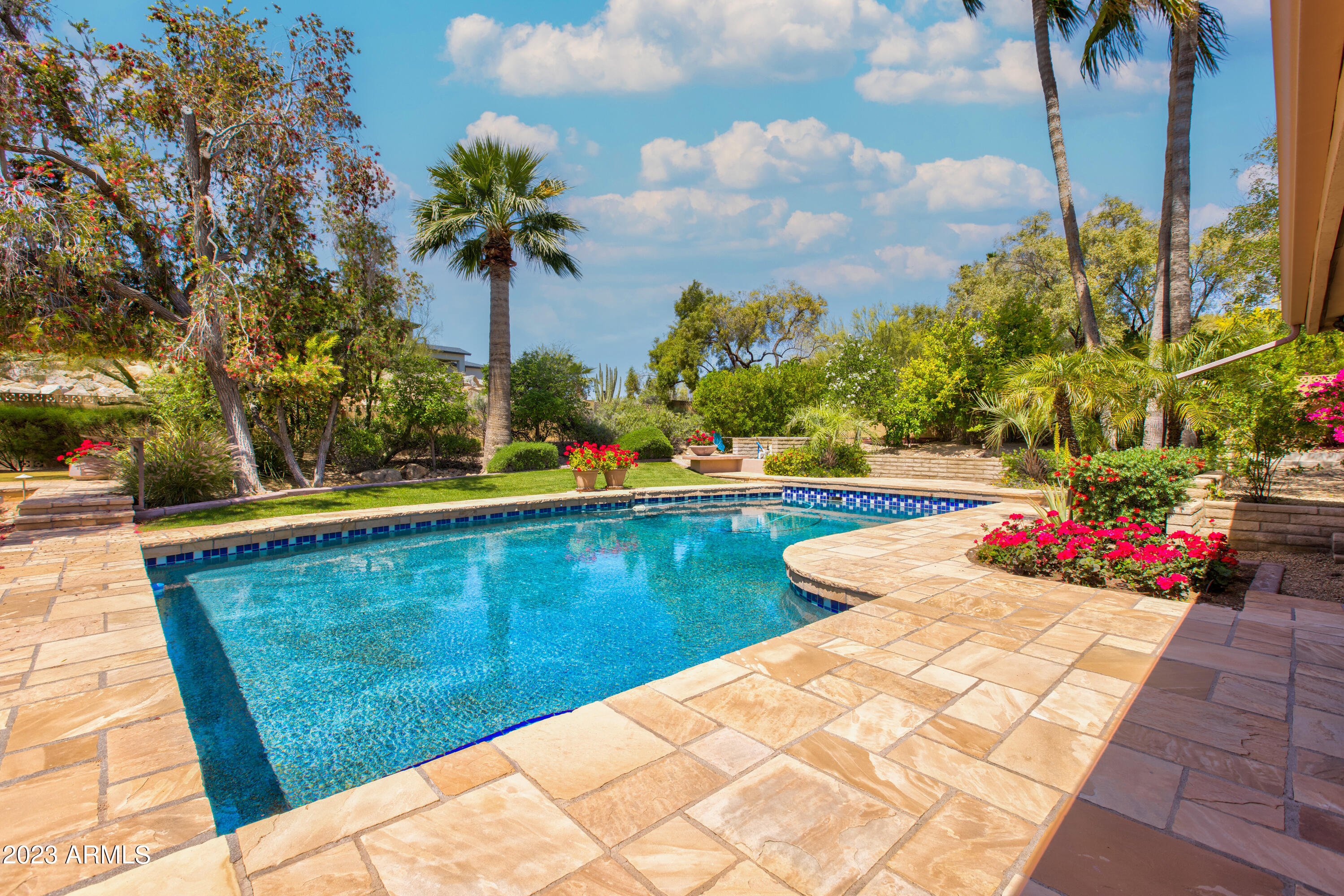 4221 E MCDONALD Drive