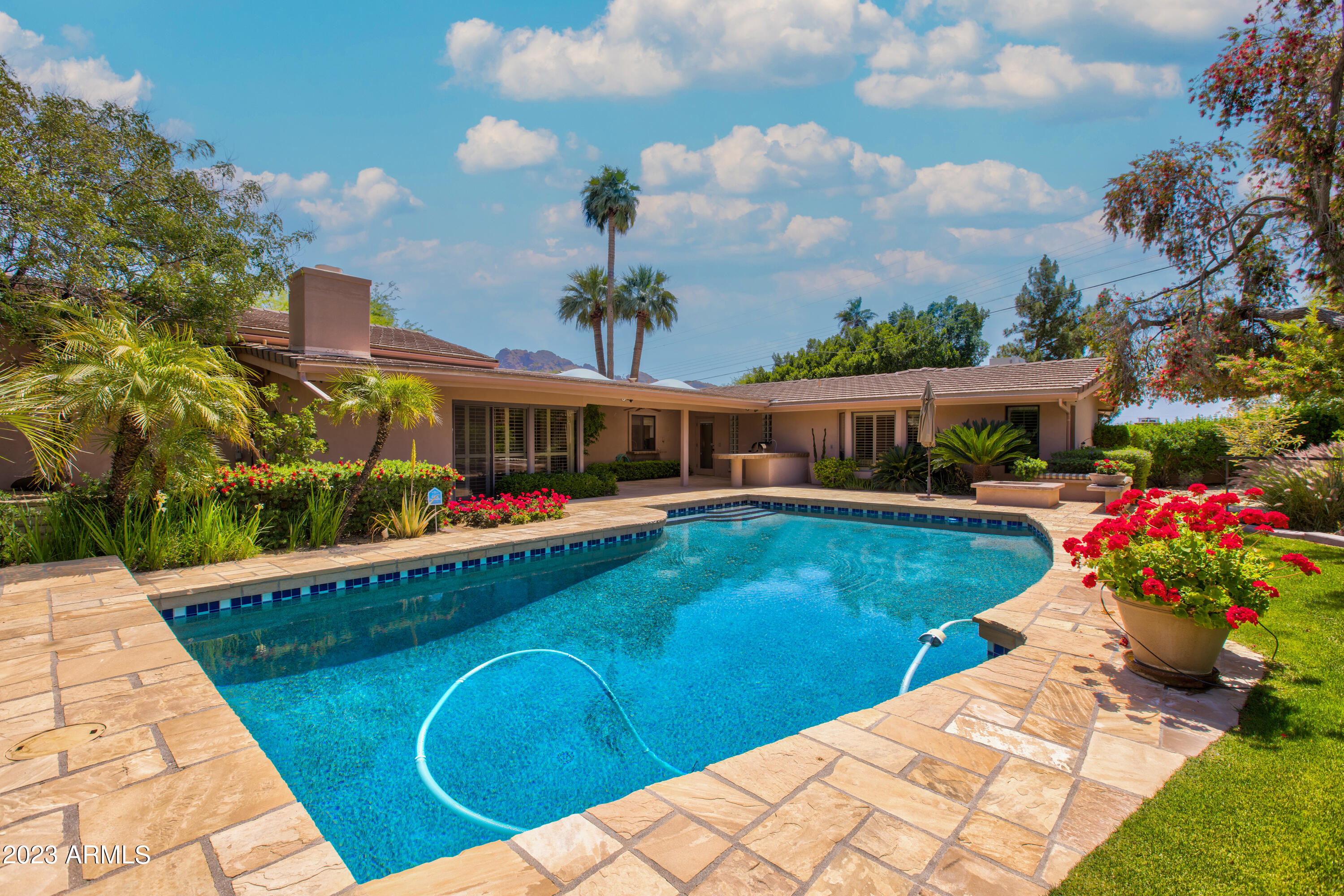 4221 E MCDONALD Drive