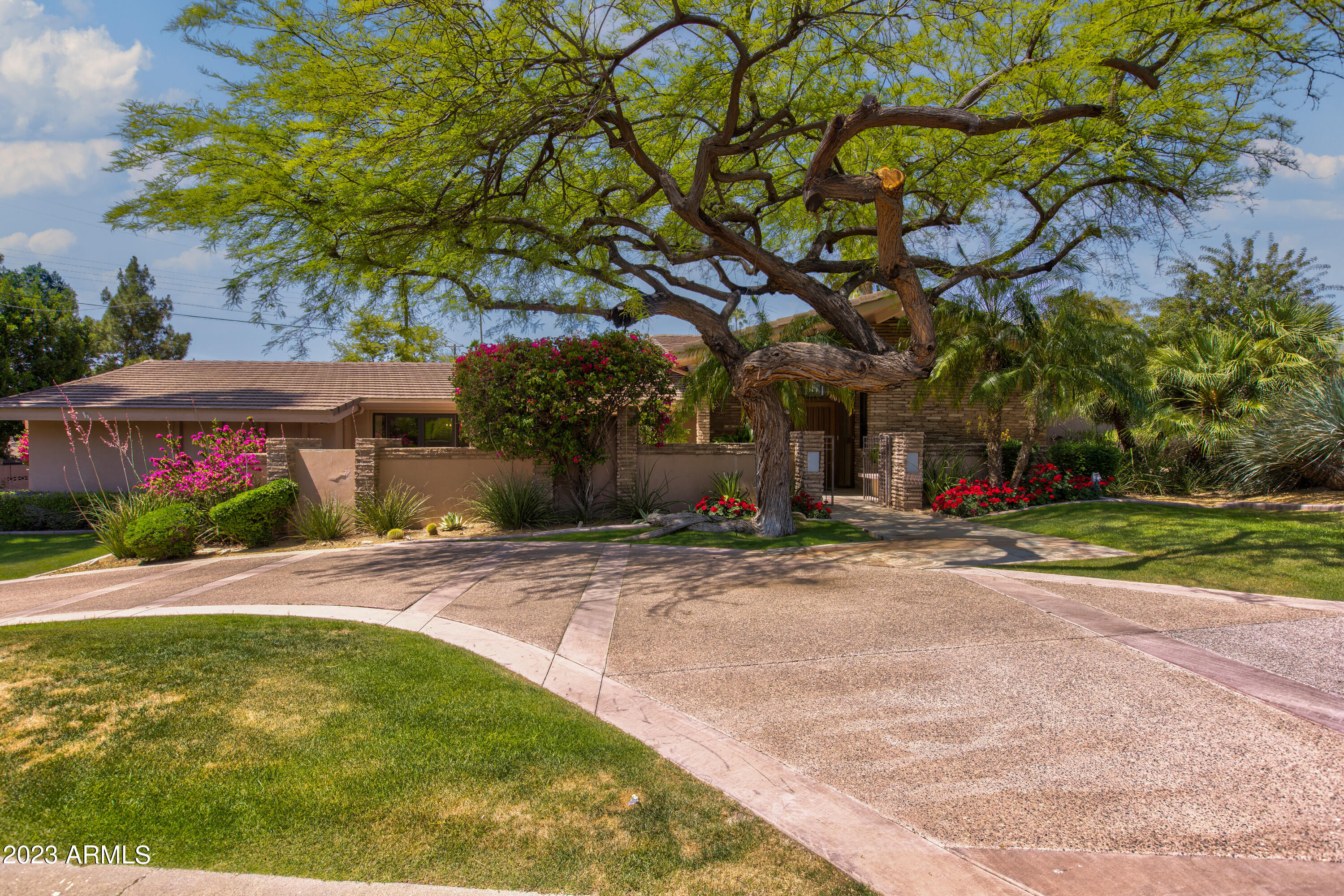 4221 E MCDONALD Drive