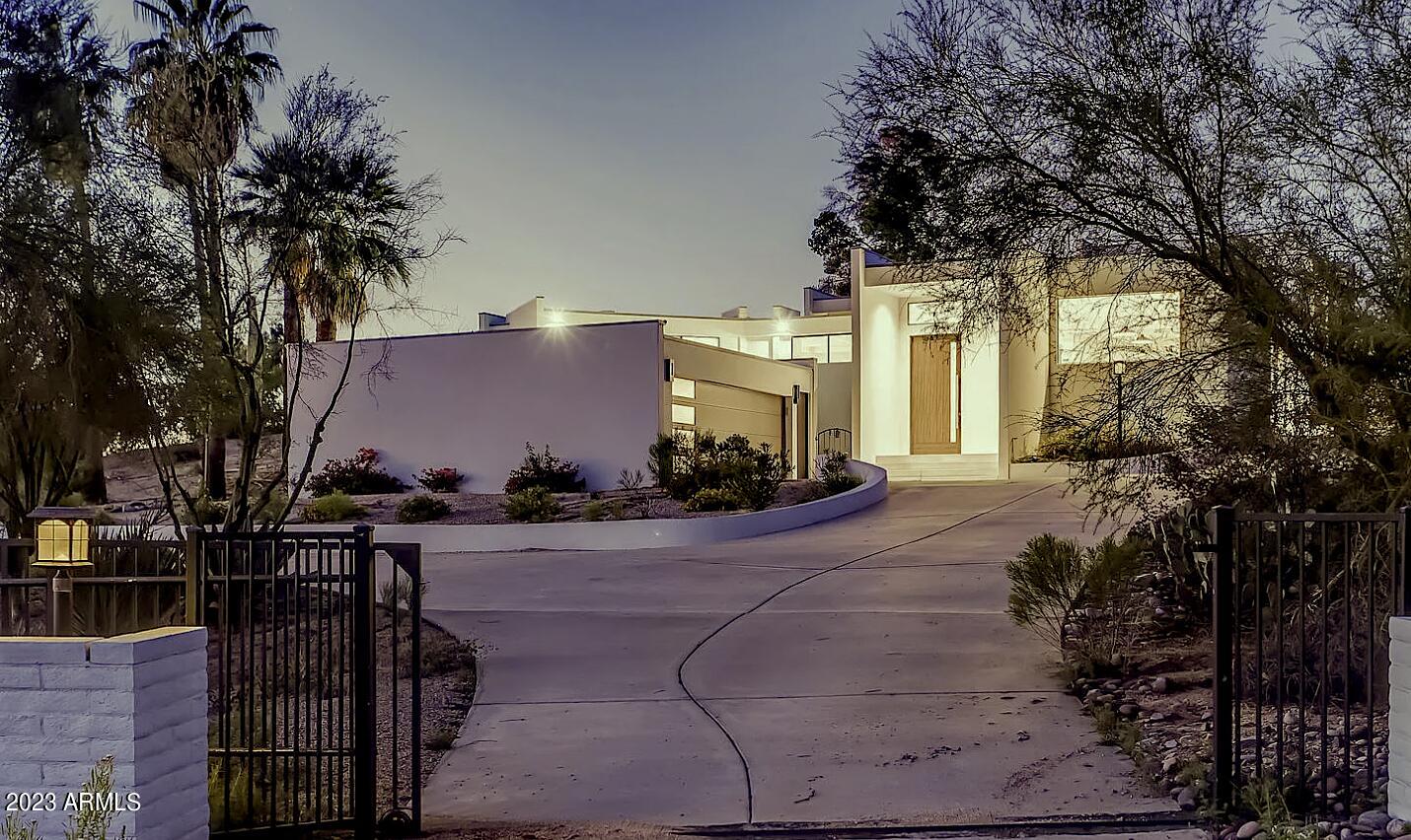 8402 E CAREFREE Drive