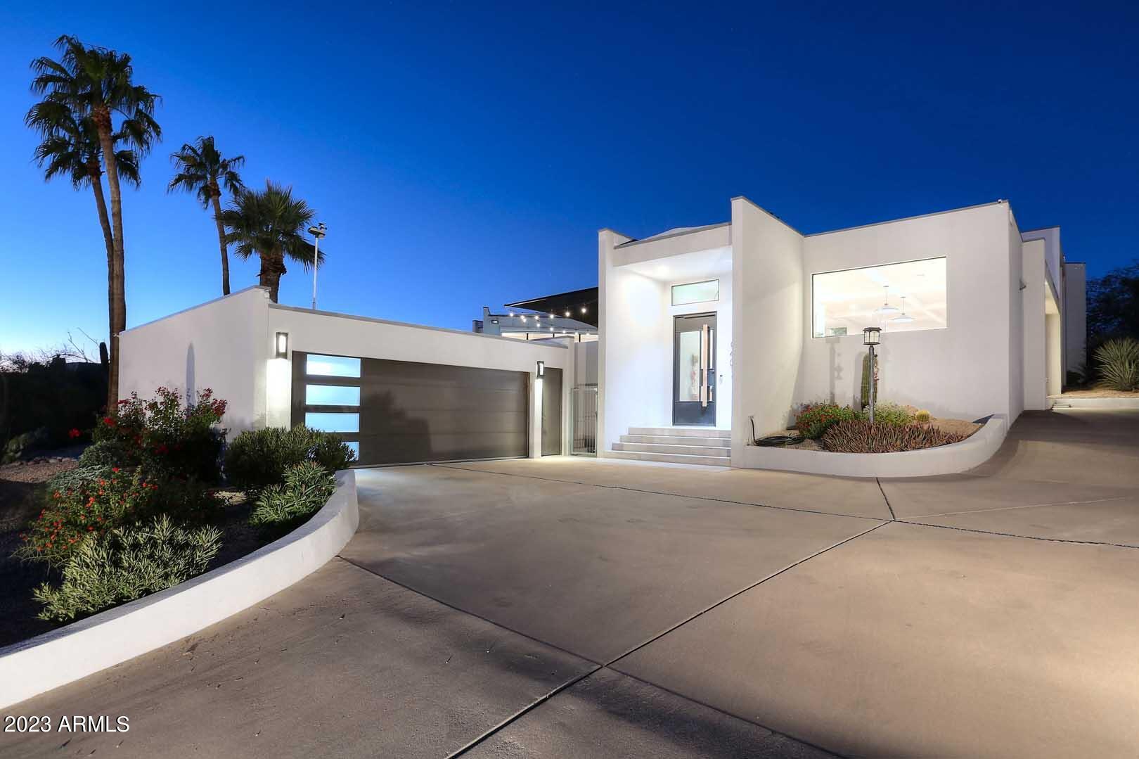 8402 E CAREFREE Drive