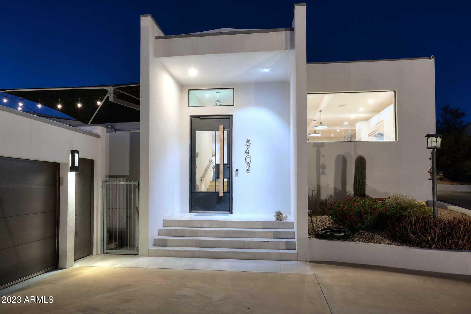8402 E CAREFREE Drive