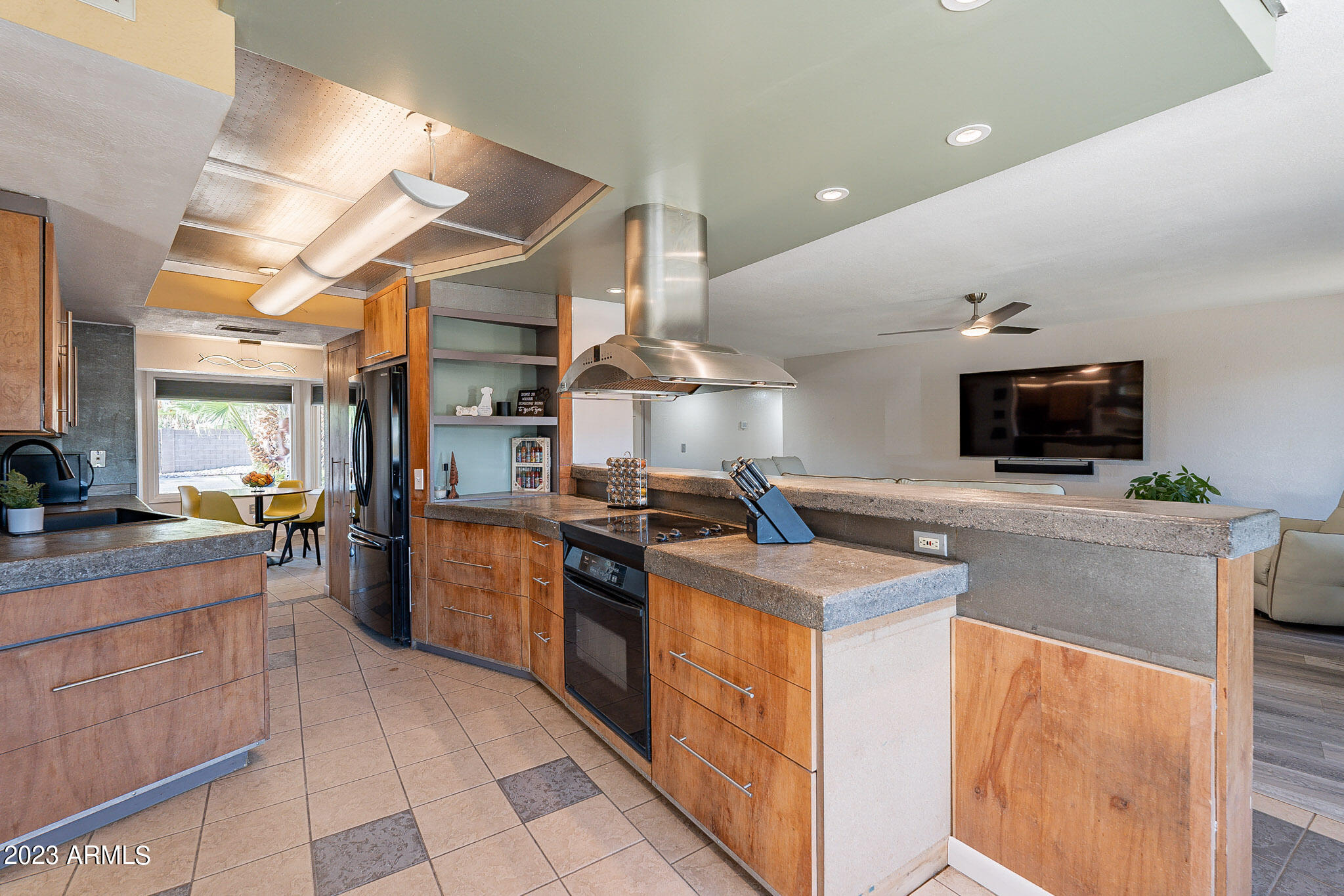 525 E SAINT JOHN Road