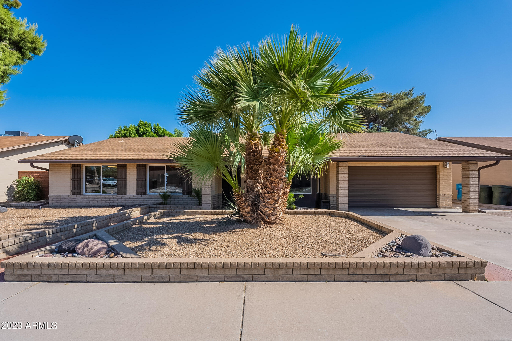 525 E SAINT JOHN Road