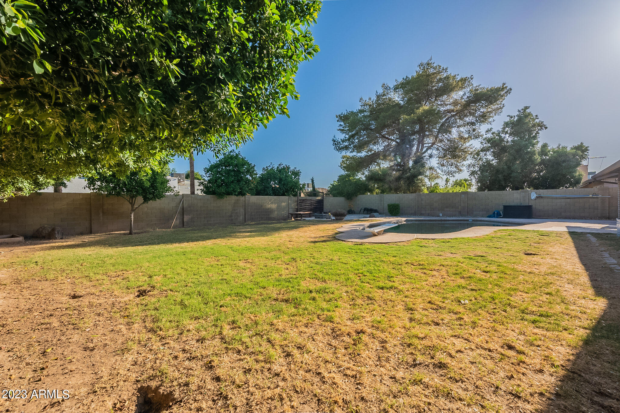 525 E SAINT JOHN Road