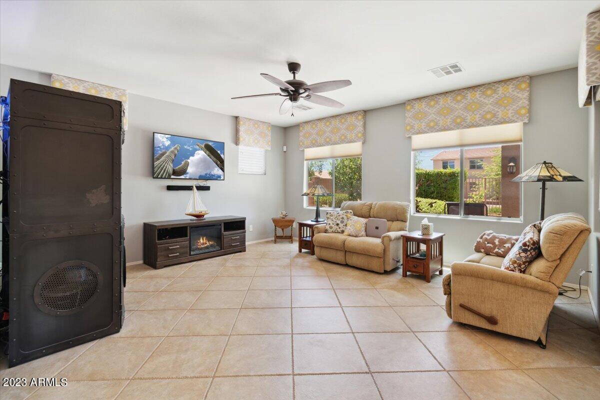 4897 E DEL RIO Drive