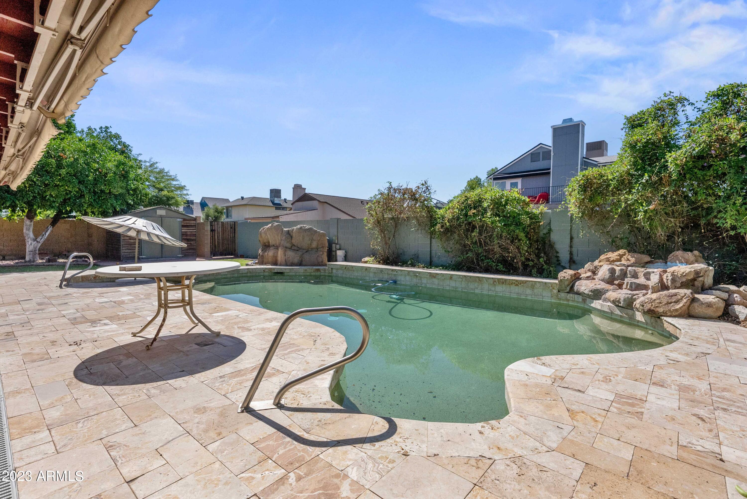 1125 W MISSION Drive