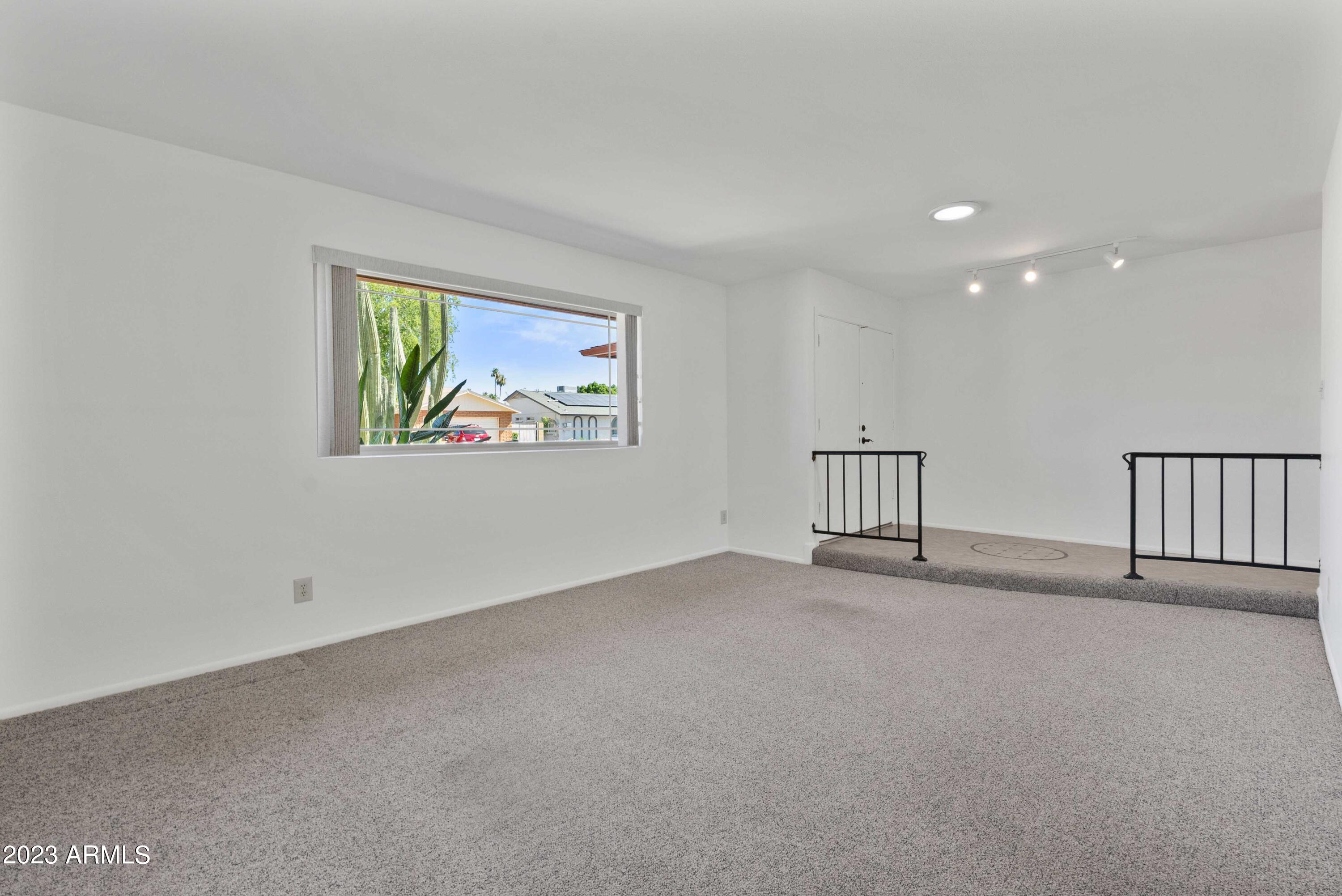 1125 W MISSION Drive