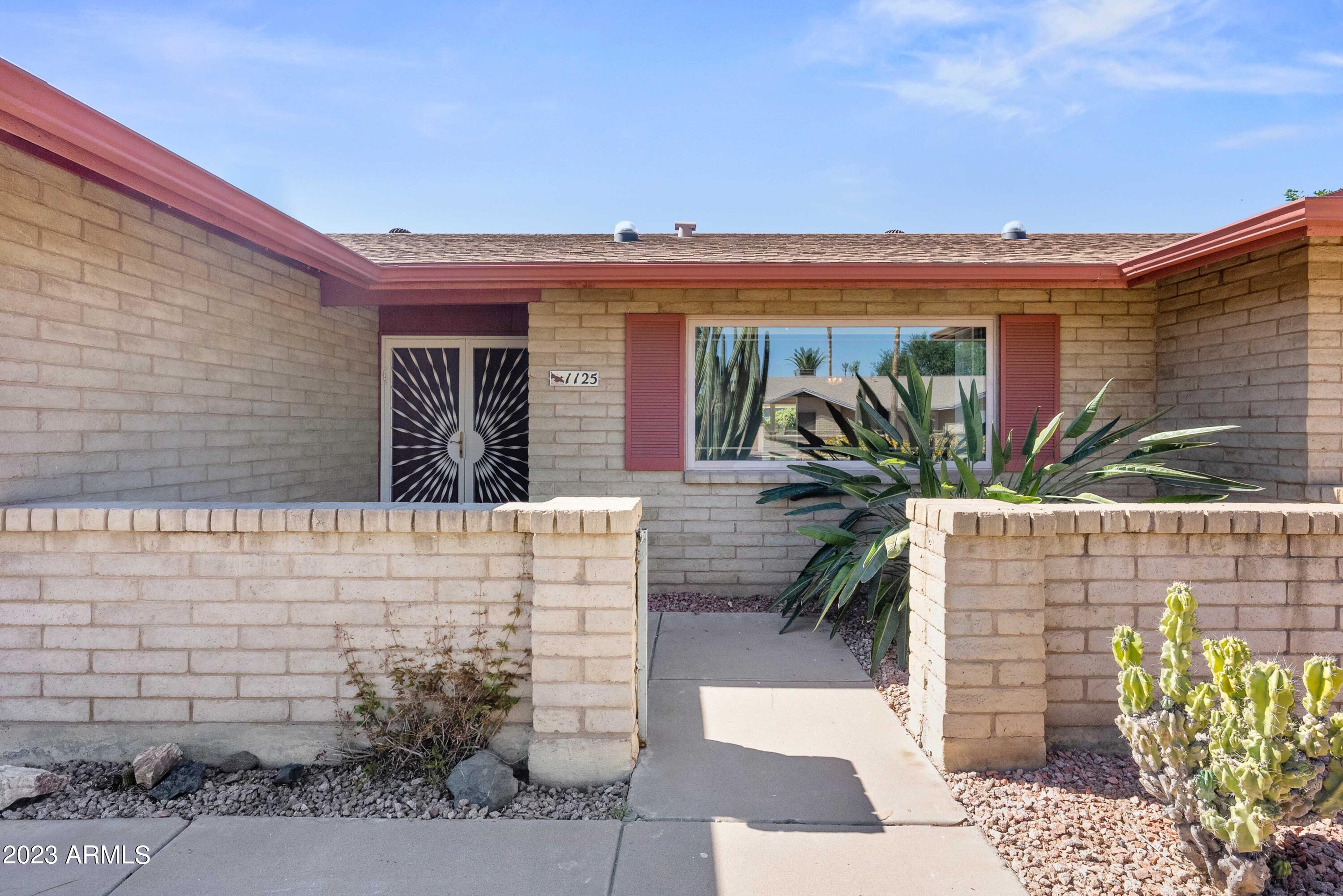 1125 W MISSION Drive