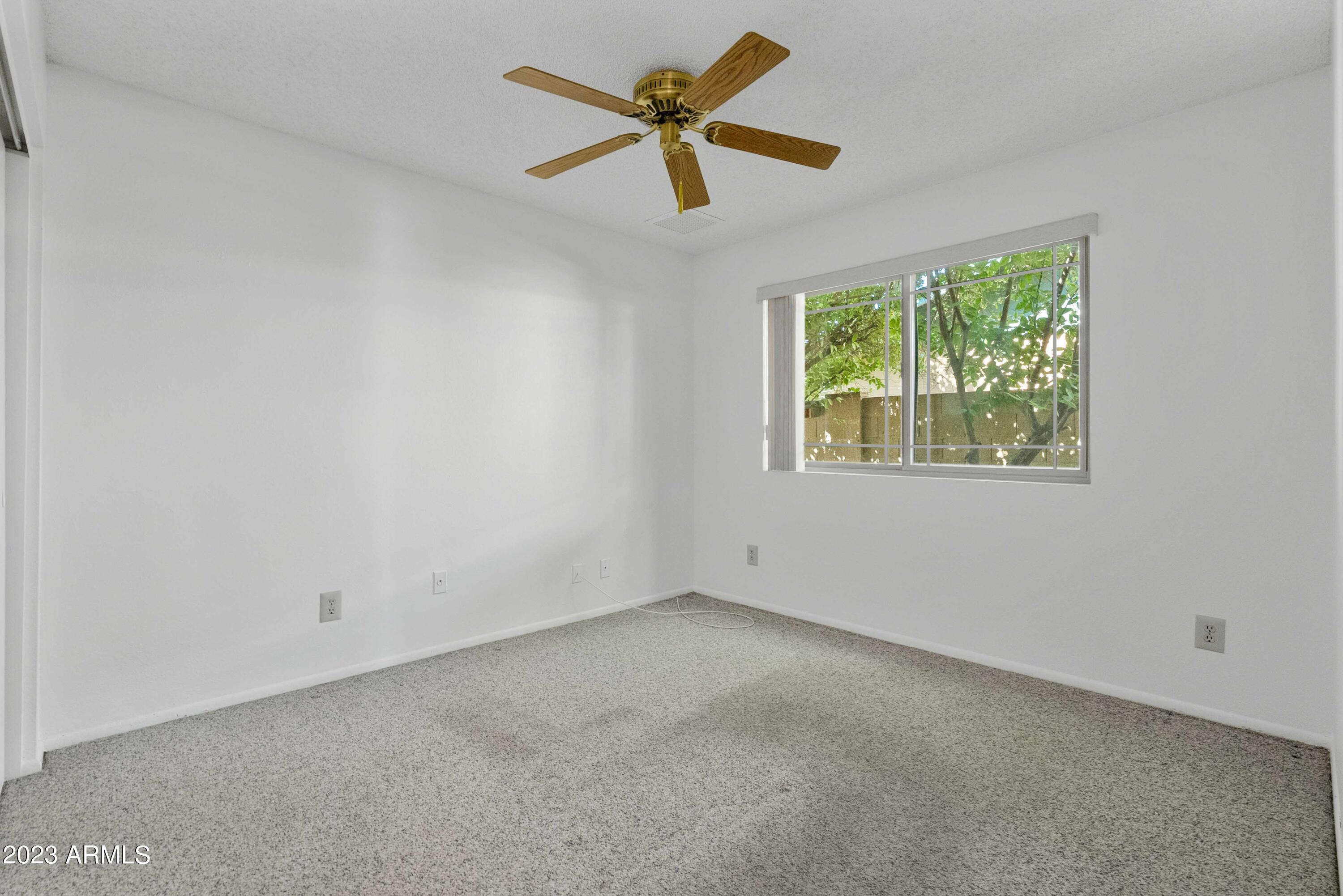 1125 W MISSION Drive
