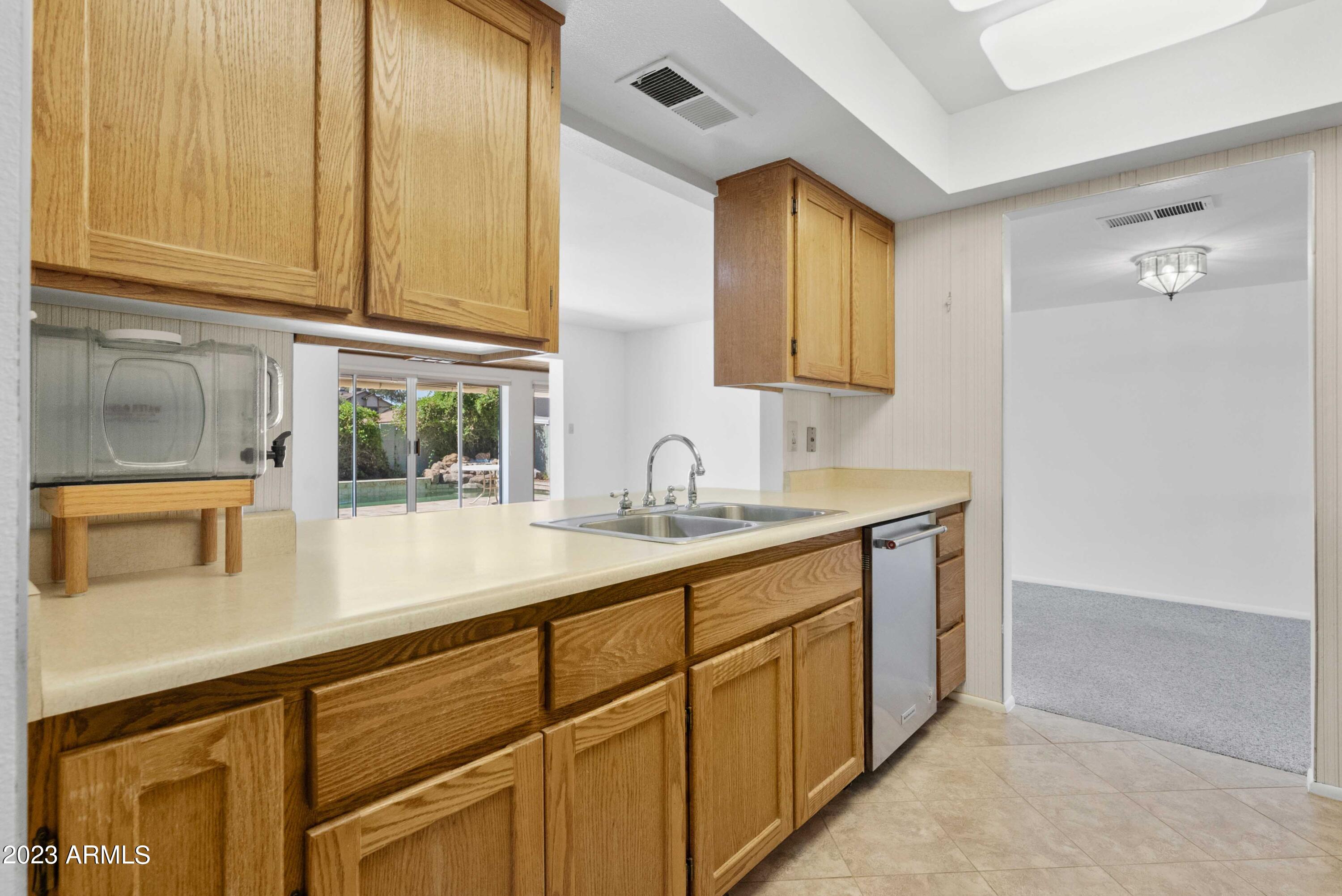 1125 W MISSION Drive