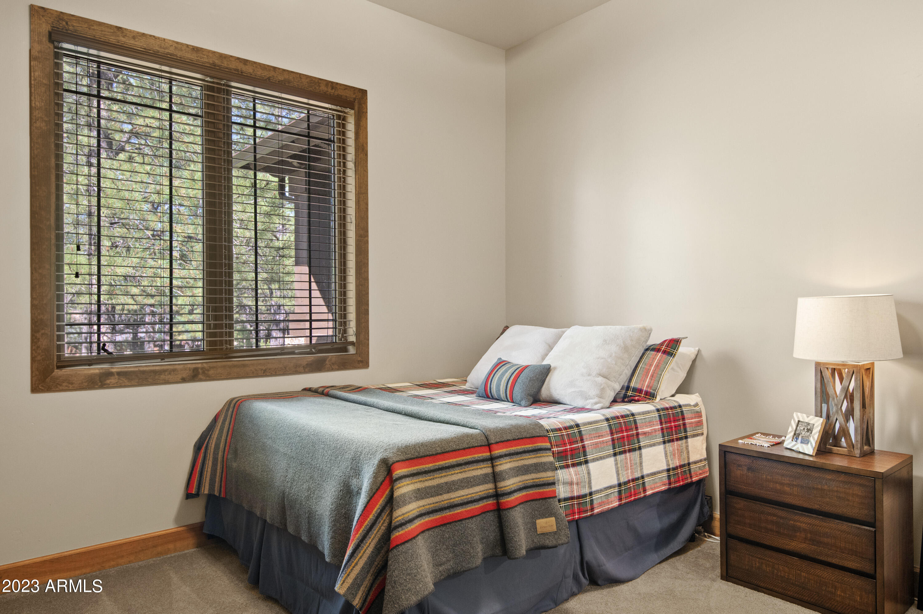 1927 E BARE OAK Loop