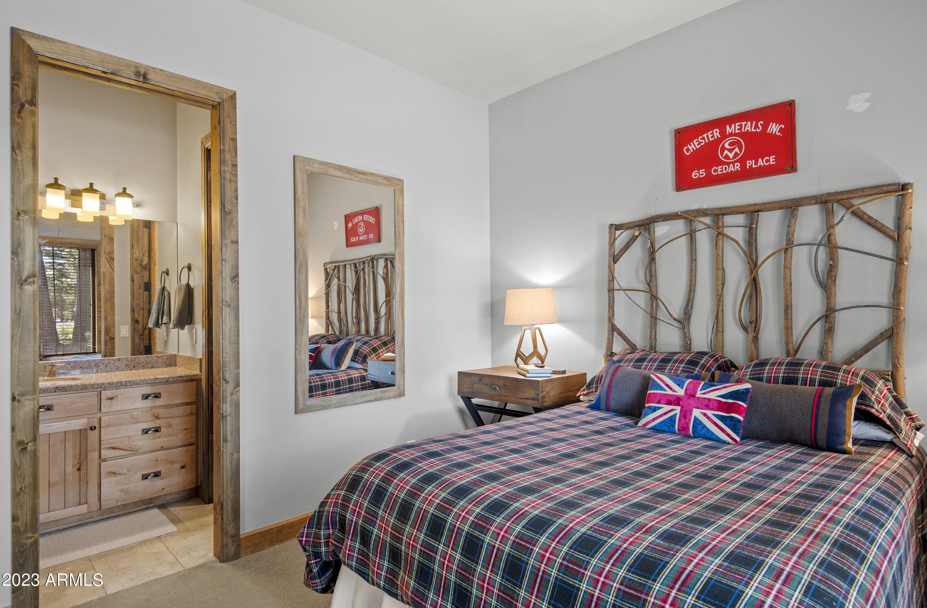 1927 E BARE OAK Loop