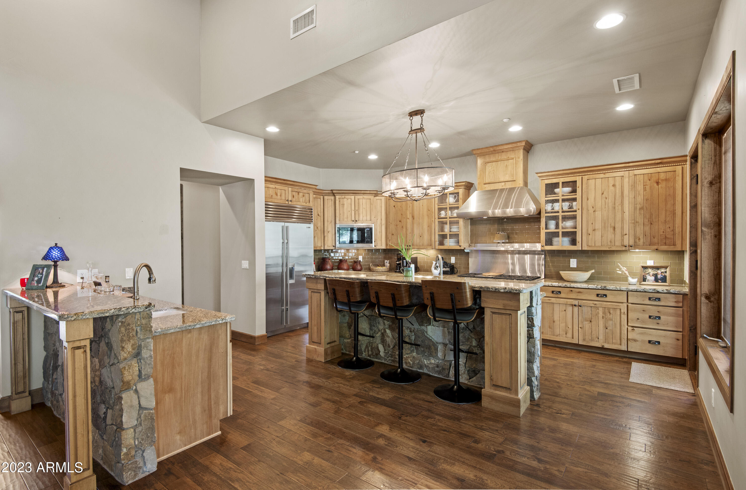 1927 E BARE OAK Loop