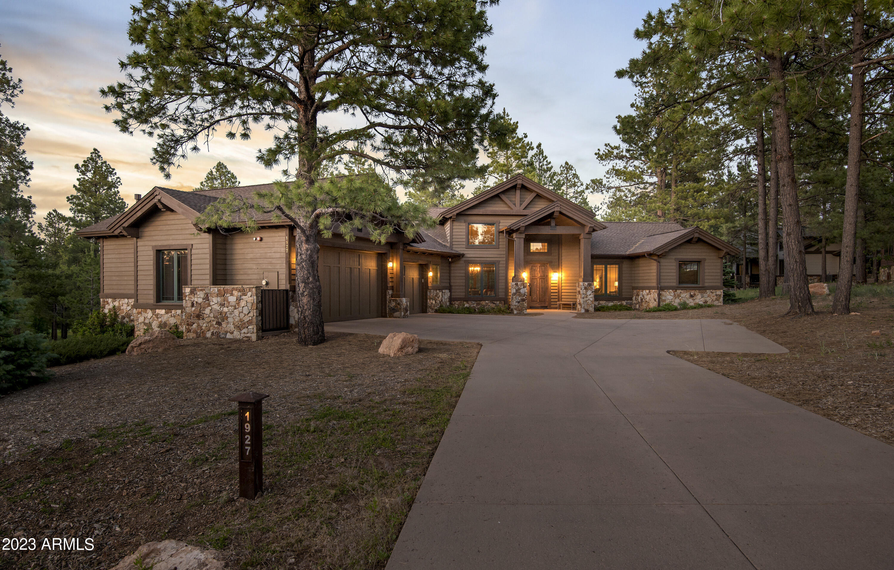 1927 E BARE OAK Loop