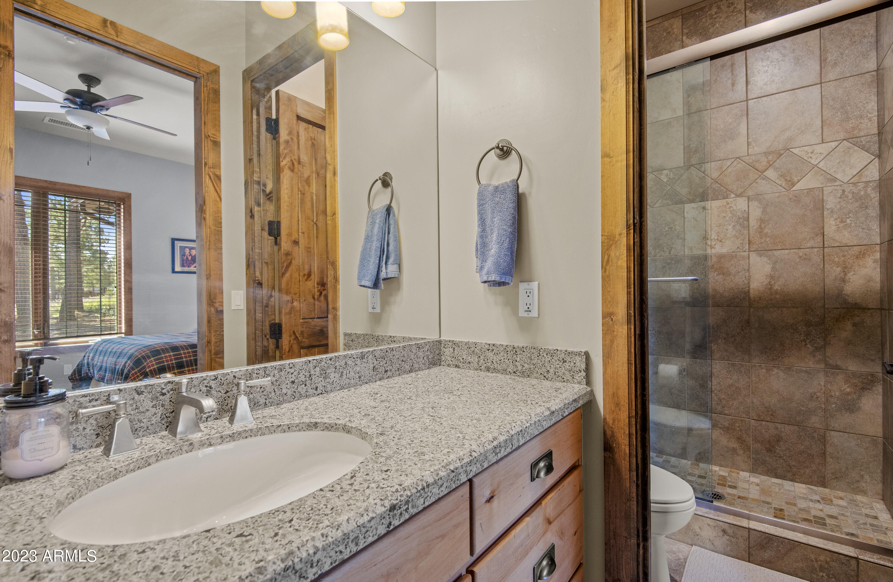 1927 E BARE OAK Loop