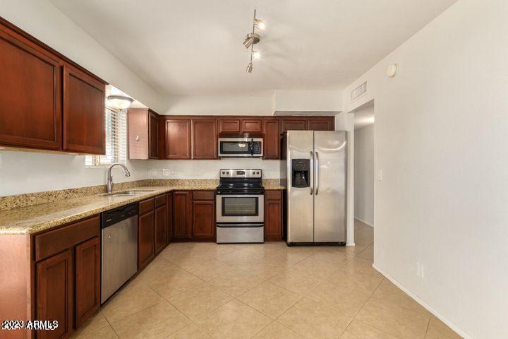 1518 W 5TH Place