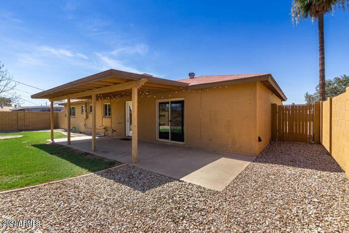 1518 W 5TH Place